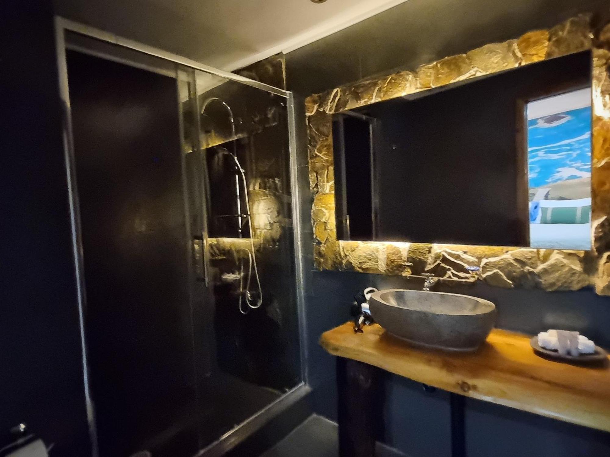 Hotel Boutique Tierra De Islas Chiloe Кастро Екстериор снимка